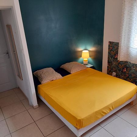 Appartement T3 Proche Aeroport Et Nordev Sainte Clotilde Ngoại thất bức ảnh