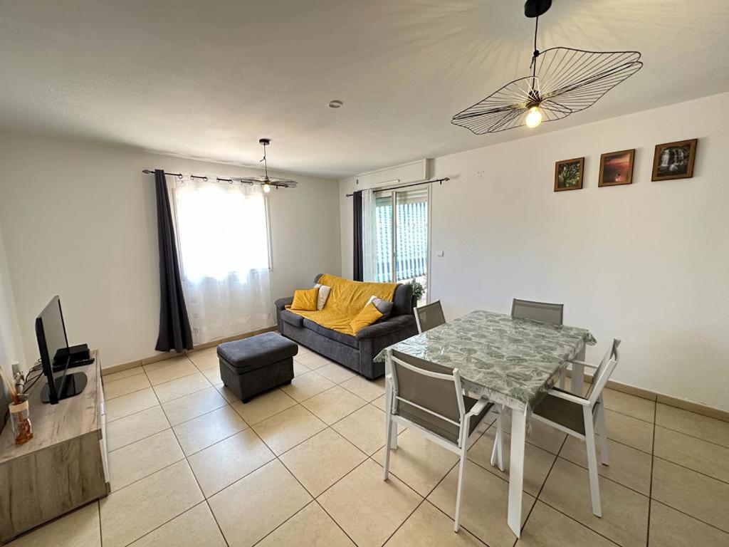 Appartement T3 Proche Aeroport Et Nordev Sainte Clotilde Ngoại thất bức ảnh