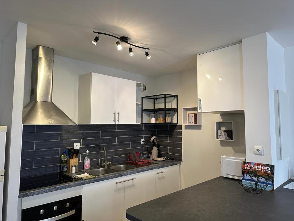 Appartement T3 Proche Aeroport Et Nordev Sainte Clotilde Ngoại thất bức ảnh