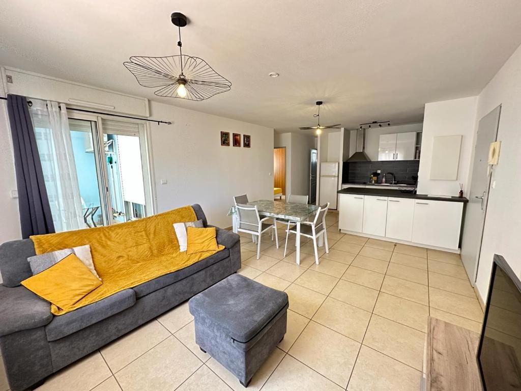 Appartement T3 Proche Aeroport Et Nordev Sainte Clotilde Ngoại thất bức ảnh